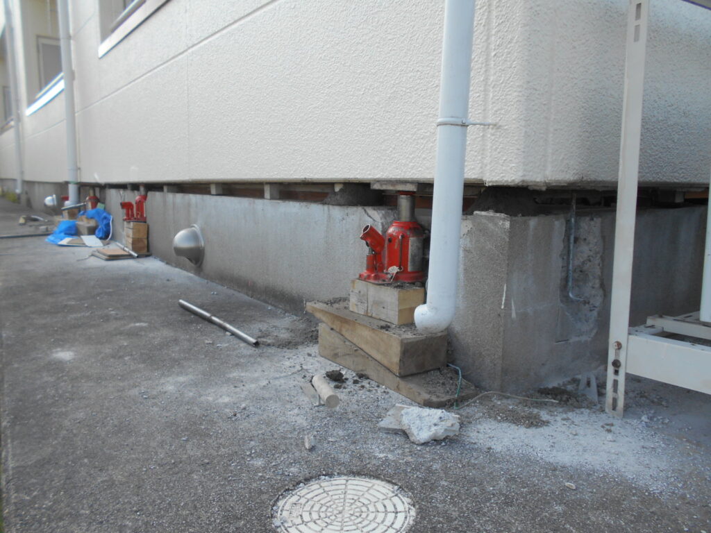 宇都宮市　地盤沈下　嵩上げ　家の傾き